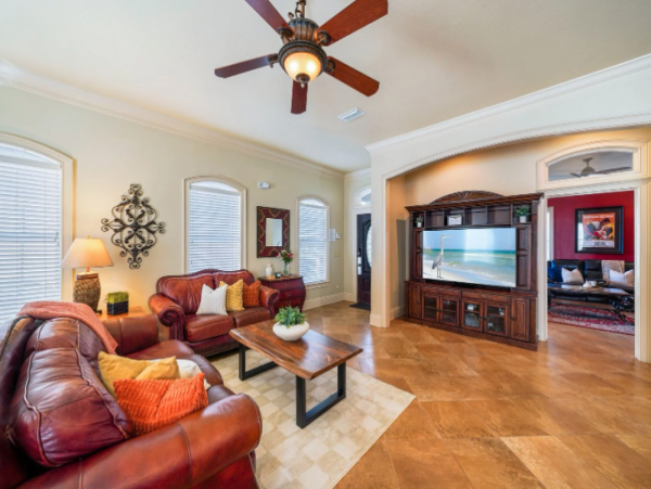 Luxurious Coastal Retreat in Miramar Beach - 7-Bedroom Home Near Beach